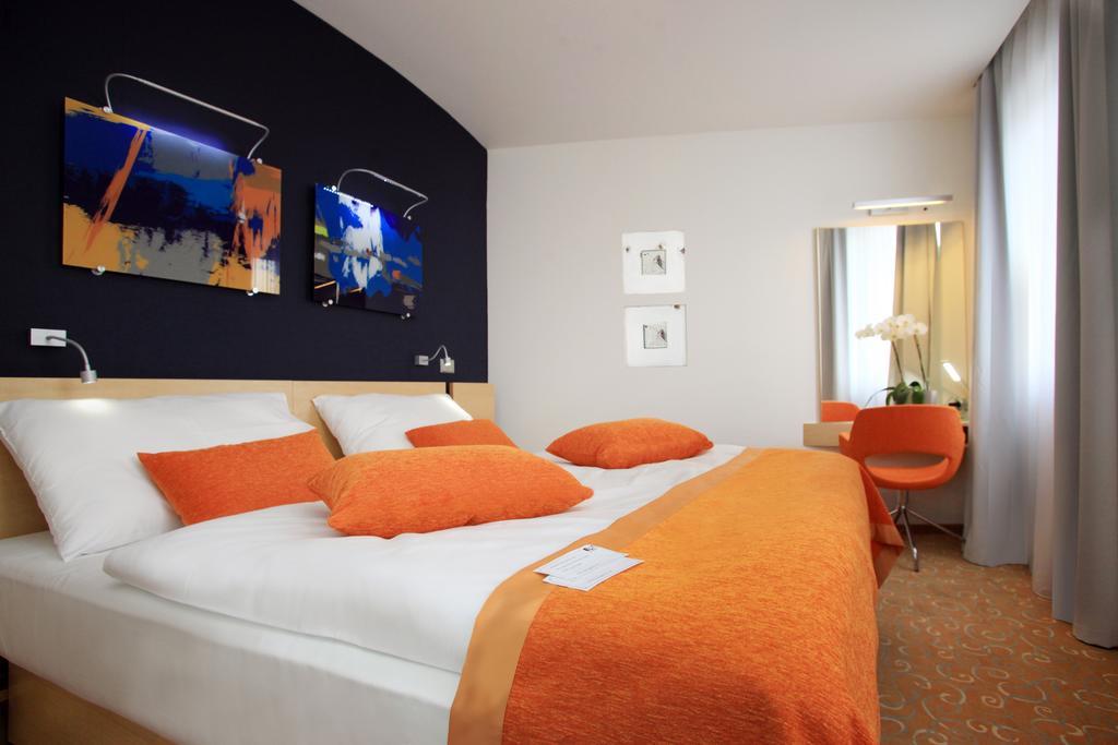 Orea Hotel Atrium Otrokovice Værelse billede