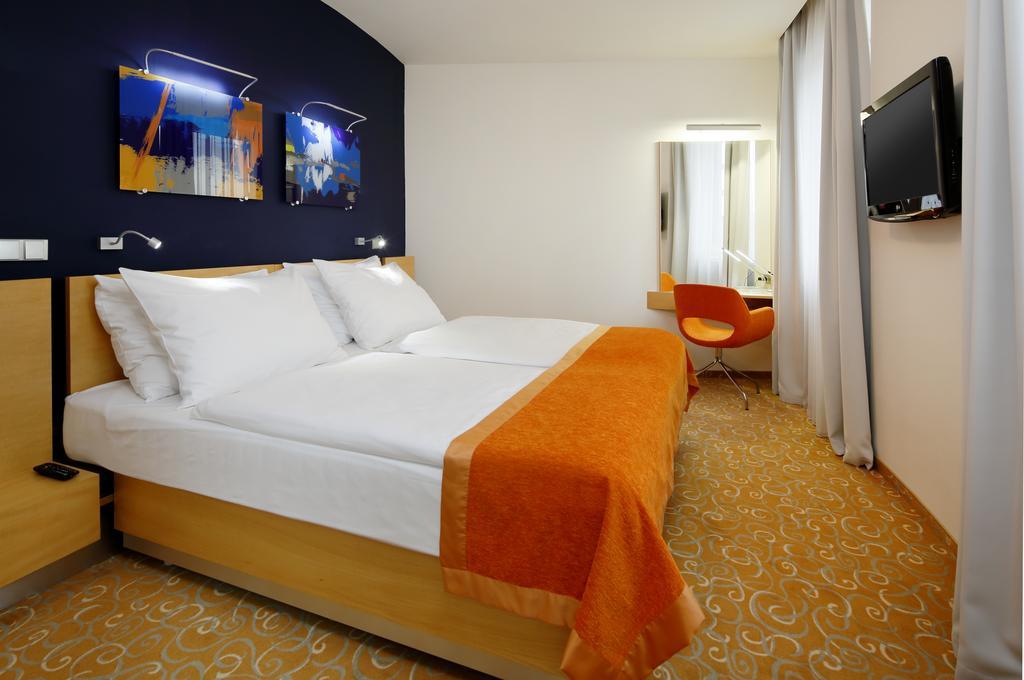 Orea Hotel Atrium Otrokovice Værelse billede